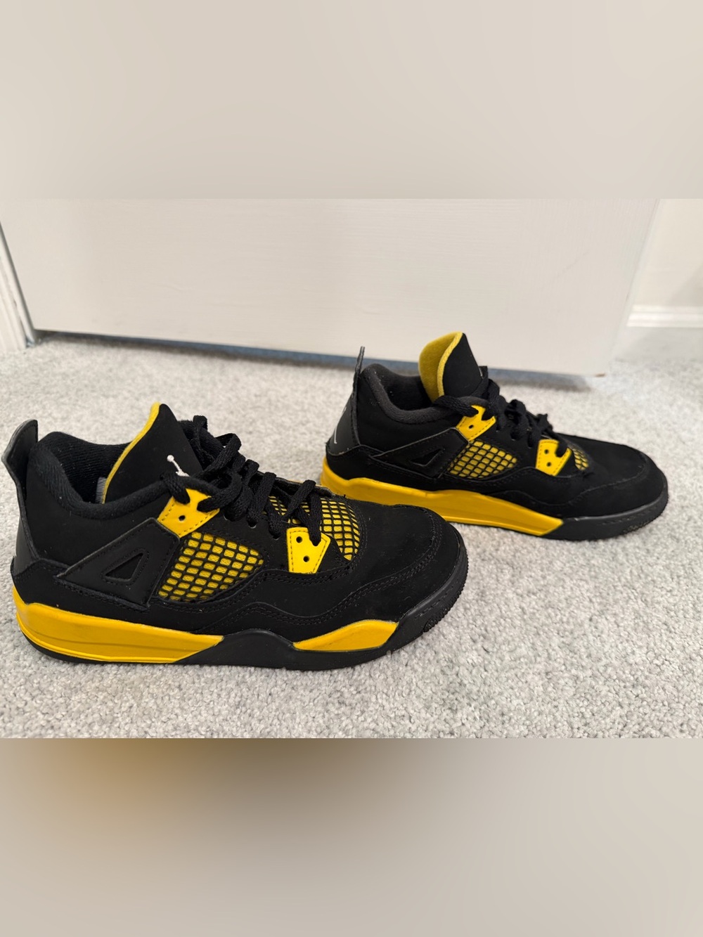 Air Jordan 4 Retro Thunder (2023) Black Tour Yellow Size 2Y